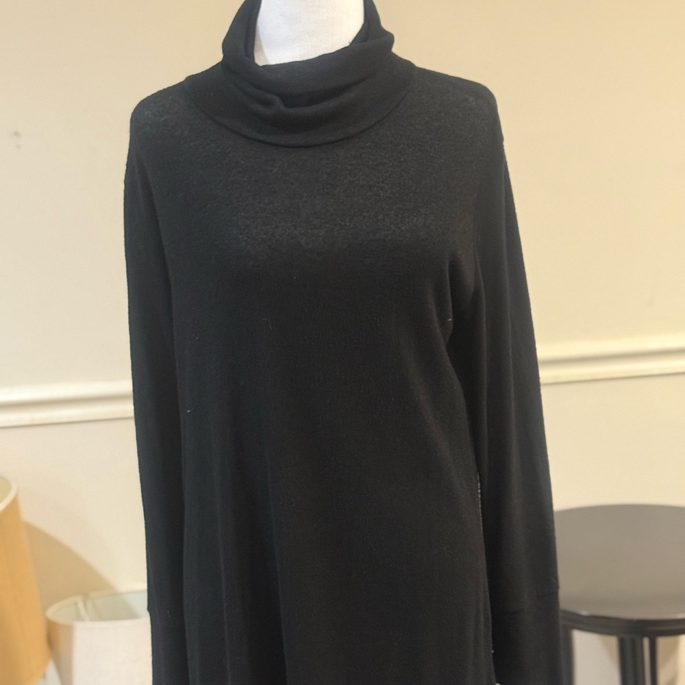 Go Couture Sz Large Elegant Black Women's Turtleneck - hi Lo style